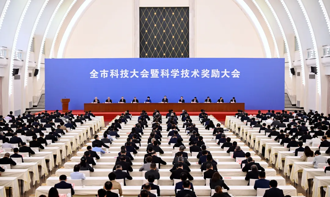 全市科技大會暨科學技術獎勵大會舉行，陳吉寧為吳光輝、丁健頒發上海市科技功臣獎